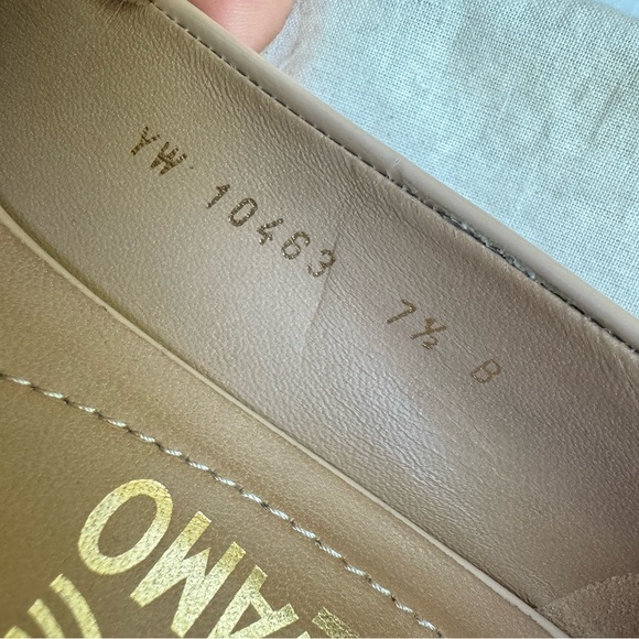 Ferragamo, 7.5 flats, beige, patent leather, great condition - Picture 6 of 6